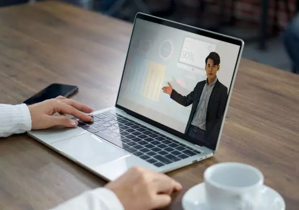 線上課程教育平台成為新趨勢，想提升短影音拍攝技能，可以透過線上課程教育平台，只要一台電腦就能隨時上課，讓學習不受時間地點限制，打造專屬於自己的上課節奏！